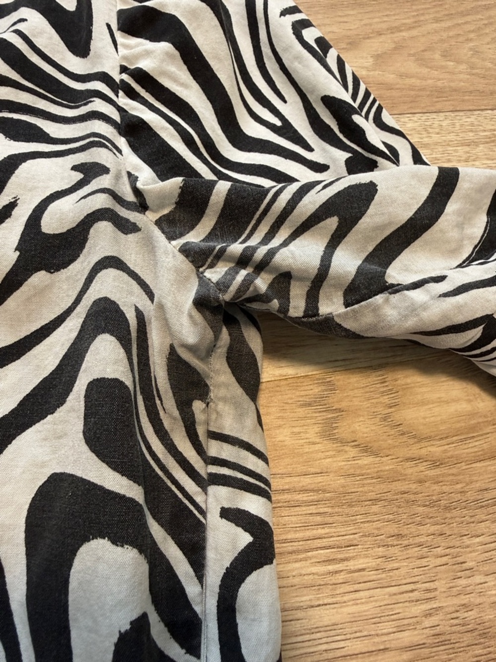 *READ-FLAWS* Paloma Wool Lera Psychedelic Zebra Black & White Swirl Crop Top - Picture 8 of 15